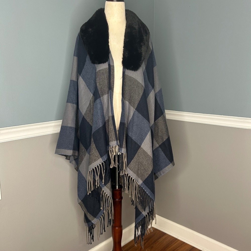 14th & Union Faux Fur Collar Cape Plaid Ruana Wrap Shawl One Size‎